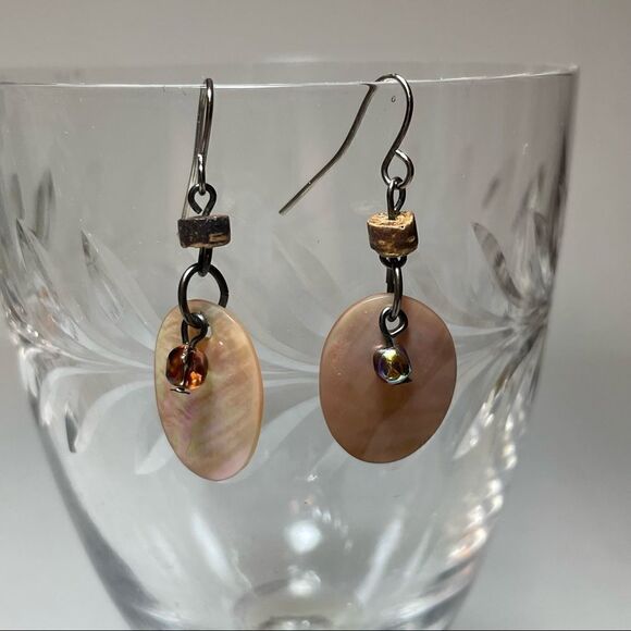 Mother of Pearl Medallion earrings - Picture 5 of 6